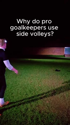 Why Pro Goalkeepers Prefer Side Volleys Over Simple Throws