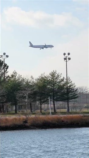 Frontier Airlines Airbus A321neo - 8K
