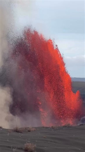 Kīlauea episode 44 summary: - 8.5 hours long- North vent erupted 800-ft fountain - About 7.5 million yd³ of lava- 15,000‑ft plume - Tephra fell NNE of vents- Alert Level/Aviation Color Code briefly WARNING/RED 📹 Ep. 44 fountain and tephra#Kilauea #Tephra #Hazards