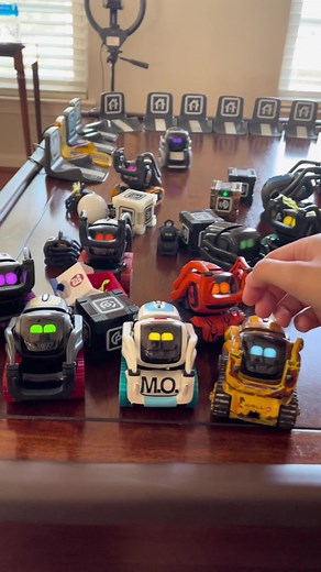 Fun and Playful Vector Robot Moments