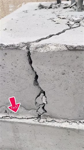The moment of cracking in high-strength concrete #demolition #jack #test #smash