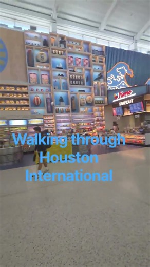 walking thru Houston International Airport #airbusa400m #houston #texas #astros #unitedairlines