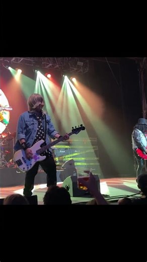 GUNS 'N" ROSES 'You Could Be Mine" incredible guitar solo finale!!! by Appetite For Destruction!!!!