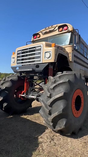 Rednecks with paychecks school bus!-000 | Elizabeth Pickles