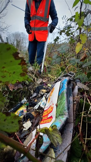 It was a rather damp festive Fresh Air & Friends litter pick this morning but we didn’t let a bit of rain and wind lit us off! Lots more litter picking to squeeze in before the end of the year. 💚🌍🗑️🚯🎄🎅 #christmas #festive #litter #litterpick | Rubbish Walks