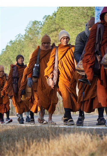 Day 51 🕊️ One mindful step at a time, we reach another milestone. Today, the Walk for Peace steps into Alabama — a new state, new faces, and new opportunities to share peace. Thank you for walking with us, near or far. We step into Alabama together 💛 #WalkForPeace #BuddhistMonks #Gratitude #Compassion #Unity