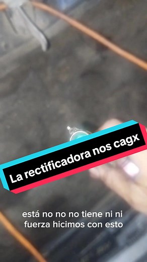 cambiamos retenes de válvulas sin sacar la tapa de cilindros. #tapadecilindro #retenesdevalvula #cambiarretenessinsacartapa #humoauto #elautofuma #mecanicaautomotriz #hacelo #comocambiar