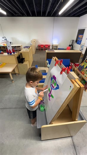 I searched and searched for the perfect preschool easel, and I finally found it! 🎨✨ There were a few must-haves on my list: I needed a tray in the front (not just cup holders) since I use it for more than paint—glue bottles, watercolor trays, and all kinds of materials. I also wanted a bottom tray so kids can grab their paper right from the same spot. It’s adjustable, so I can set it to the perfect height for my four-year-olds, and the clips on top are easy for little hands to use. The surface 
