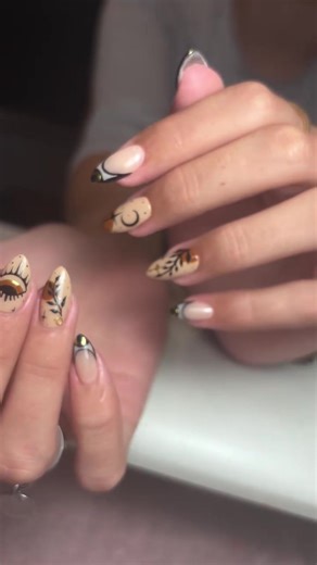 Resting witch face? These nails are made for you this Halloween 🔮✨ Black, orange, gold… moons, stars & eyes giving full witchy vibes 🌙🖤 📍 El Alcolar, Puerto De Mazarrón ✨ By Appointment Only!! 📞 WhatsApp/Call/Text:  34 604 902 440 #WitchyNails #HalloweenNails #SubtleNailArt #MysticNails #CatEyeNails #GoldChromeNails #AutumnNails #NailArtDesign #NailGoals #NailsByFallon #MazarrónNails #PuertoDeMazarrón #CostaCálida #MurciaSpain #LuxuryNails #HandPaintedNails #NailTechSpain #SpookySeasonNails