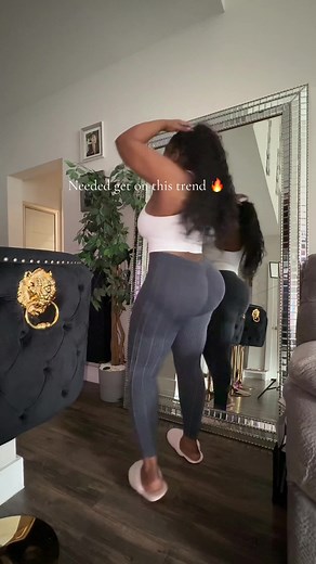 Backwards squats are no joke with the perfect 🍑 leggings