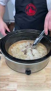Crockpot Beefy Country Gravy Noodles! 🤤