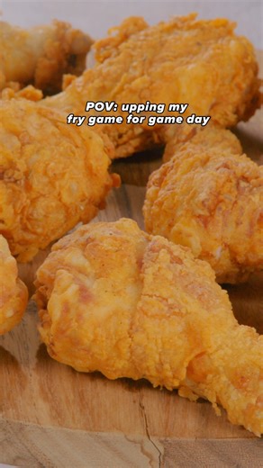 Winner, winner, fried chicken dinner 😏🍗 Score the perfect fry with Crisco Shortening — just in time for the big game! | Crisco