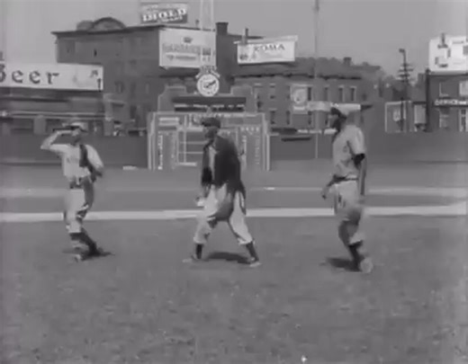 #negroleagues The baseball team the #Clowns. Goose Tatum could put on a show like no other. Reece "Goose" Tatum was an American Negro league baseball and basketball player. In 1942, he was signed to the Harlem Globetrotters and had an 11-year career with the team. Via baseball history nut. | Atlanta Braves Chop Live
