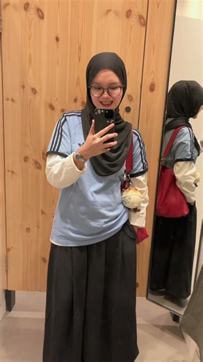 just pretend this is oasis merch 💔