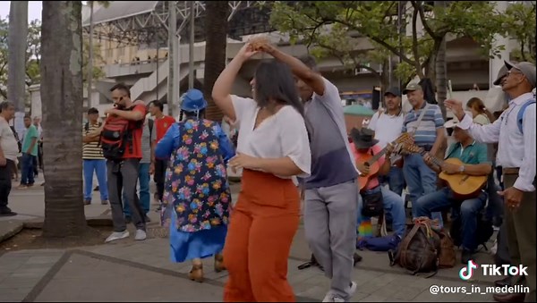 Medellin Tours offers the new One Day Tour of #Medellin https://medellin-tours.com/tours/one-day-city-tour/ Under $99/person for groups of 8 or more #medellintours