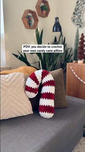 CROCHET CANDY CANE PILLOW ❤️🙌 this #beginnerfriendly DIY is a must try! #diydecorideas