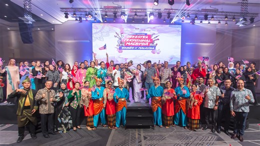 ✨ UCSI University’s Sounds of Malaysia 2025 Concert 🎶 From powerful orchestral pieces and soulful solos to a stunning fashion showcase by ICAD students, the concert was a true celebration of creativity and talent. The highlight of the night was the homecoming of Malaysia’s pop megastar and proud UCSI alumna, Aina Abdul, who lit up the stage with her unforgettable performance. The concert brought together music, dance and design in a special collaboration between UCSI, Istana Budaya and Orkestra