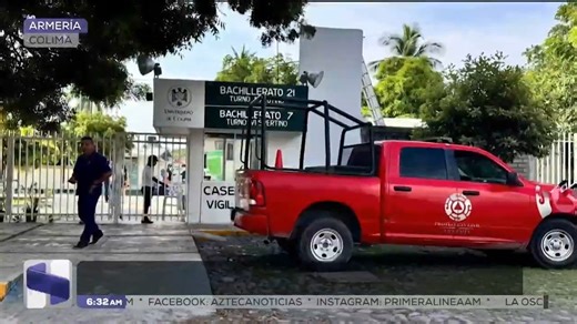 🚨 Intoxicación por ácido sulfúrico en bachillerato de Colima Seis estudiantes del Bachillerato 21 de la Universidad de Colima, campus Armería, resultaron intoxicados tras un accidente en laboratorio de química. 🧪 Un recipiente con ácido sulfúrico cayó al piso y generó una nube tóxica. Cuatro jóvenes fueron atendidos en el municipio de Armería y dados de alta. Dos más fueron trasladadas al IMSS de Tecomán y Villa de Álvarez por contacto directo con la sustancia. Los detalles con Marcia Castella