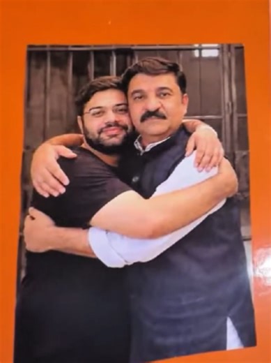 ducky bhai please hurt mat hona ya sab apko hasnay k liyay baqi love you ducky bhi really miss her best friend #duckybhai #viralvideo #foryourpage #duckybhaivlogs #gift #bestgift #viralvideo @Ducky Bhai @Aroob Jatoi please repost it is just for fun ducky bhai