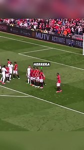 Herrera spots the danger, De Gea ignores it and waves him back into the wall — and the taker uses that exact space to score a perfect free kick. This is how you read a dead ball situation. #DeGea #Herrera #ManUtd #FreeKick #FootballAnalysis
