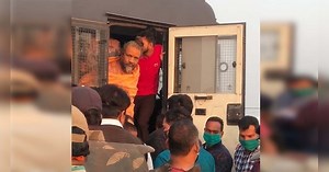 कम्प्यूटर बाबा गिरफ्तारी; आश्रम से हथियार बरामद, बैंक खातों की जांच जारी