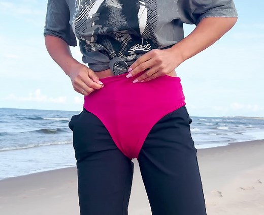 129K views · 414 reactions | How to Switch Bikinis in Seconds Without a Towel #fblifestyle | 5-Minute Workouts | Facebook