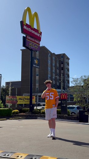 Kicking off McHappy Time with some random acts of kindness *Macca’s Drive-Thru Edition* 🔥 Did you know you that 10c 600mL bottle of water sold at Macca’s goes to RMHC? You can also round up your next order to the nearest dollar to donate and spread some joy and kindness this McHappy Time. @McDonald’s Australia #ad #McHappyDay #randomactsofkindness #maccas #wholesome #payingitforward #australia #sydney