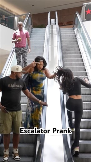 Mall Escalator Prank 🤣🤭😂#Prank #funny #prankvideo #comedy #viral