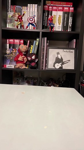 Hulk vs Wolverine! Epic Battle of Marvel Action Figures!