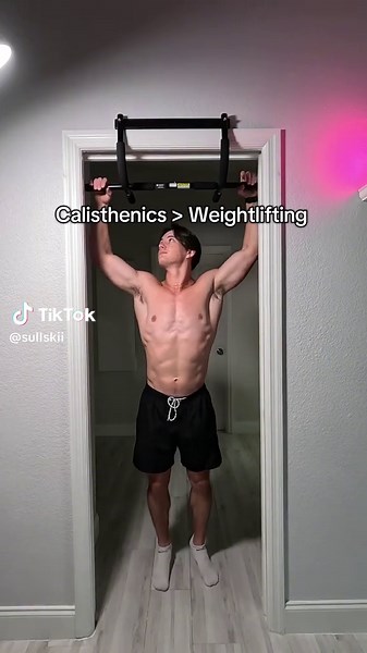 Master Calisthenics with Effective Pull-Up Bar Variations