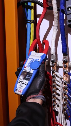 All of our Bluetooth enabled clamp meters easily share their data with the Meter X app which removes any chance of human error. Our clamp meters offer you precise and accurate measurements, that you can simply transmit to the app and store, view share or organise with ease. This is the ideal way to use a clamp meter, safe in the knowledge your measurements are safe, secure and accurate. Say goodbye to handwritten measurements today! Download the Meter X app: Android: https://play.google.com/stor