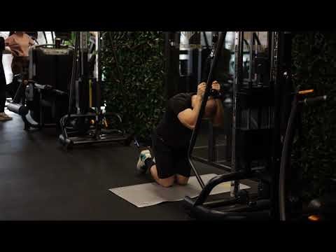 Kneeling cable oblique crunch