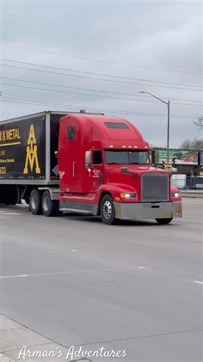 Beautiful Freightliner FLD120 Rolling Through Windsor, Ontario 🇨🇦🔥🚛#truckspotting #freightliner