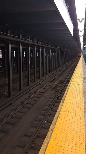 168th Street Bound R46 C train leaving 135th Street