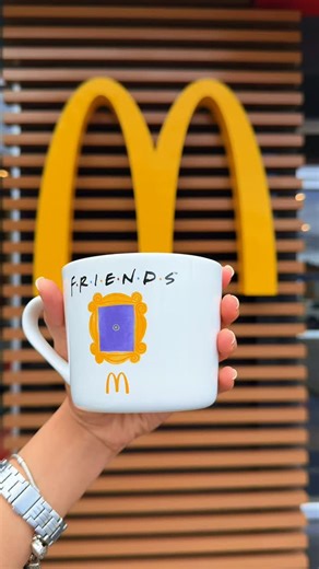McDonald's Nicaragua on Instagram: "⛲🚪💜 Tu McMenú favorito + la mejor taza que un coleccionista podría desear."