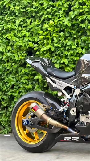 2022 BMW S1000RR Review: Performance and Features