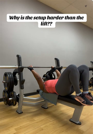 Tell me why getting into position was the hardest part. Any tips on how to set up for bench press will be greatly appreciated cos I’m struggling 😂😂😂. Or maybe I’ll just stick to the incline bench press for now. 🤦🏽‍♀️🤦🏽‍♀️🤦🏽‍♀️ #fithappyadwoa #happygetsstronger #benchpressstruggles #benchpressfail