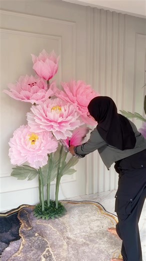 Create Stunning Giant Flower Bouquets for Decor