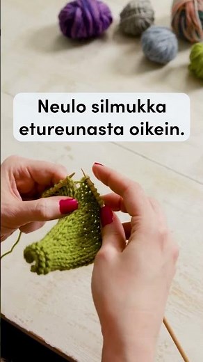 Oikealle kallistuva lisäys eli L1O