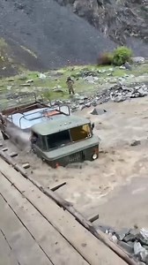 Soviet Russian GAZ-66 4x4 Truck crossing the river.. 😮😮 | Russian Extreme Offroad Trucks