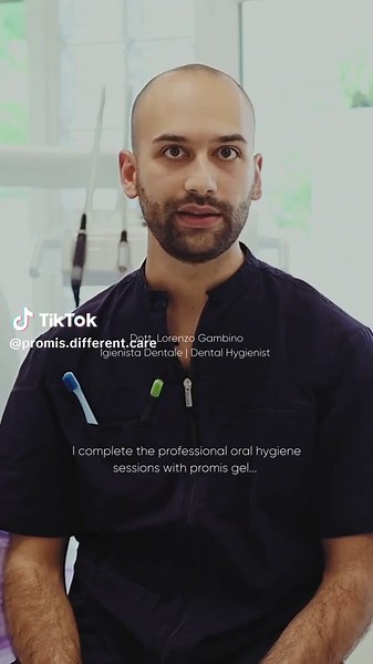 The ultimate game changer: the promis gel✨ Pocket-sized freshness wherever you go! Just apply after lunch or anytime you need a quick refresh. It helps control oral biofilm - a key culprit behind cavities - for a clean, healthy smile on the go.🦷💧 👉🏼 Order it online or buy at your nearest pharmacy. #oralcare #igieneorale #denti #igienedentale #dentisani #prodottinaturali #dentisti #naturale #eco #promis #promisgel
