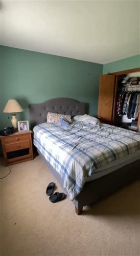 Suburban Chicago — 2009 split-level house, abandoned 2016