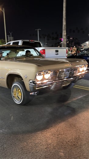 1965 Chevrolet Impala LOWRIDER hitting switches, bouncing & cruising Hollywood Blvd on hydraulics! ⭐ | Skid Society
