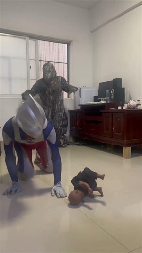 The child is fine #Ultraman #Funny