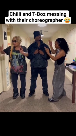 Chilli and T-Boz messing with their choreographer 😂