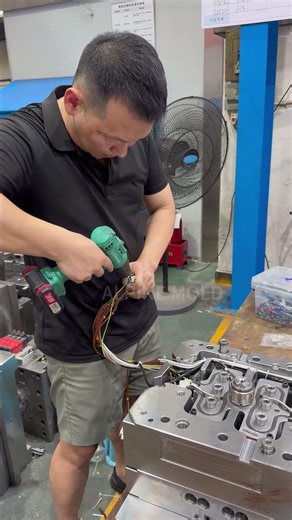 How to assembly Hot runner mold？