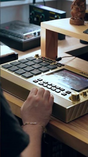 Making a beat on the MPC Live II