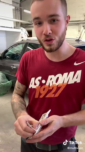 Installation de la Grille d’Aération Basse sur Ford Transit Custom