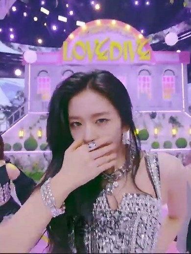 IVE(아이브) - LOVE DIVE (Music Bank) | KBS WORLD TV 220408
