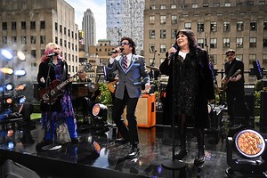 Jimmy Fallon and Heart Performed "Total Eclipse of the Heart" During the Solar Event